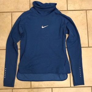 Nike drifit longsleeve shirt. Lite weight/warm.EUC